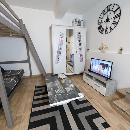 Chambres Poitiers Centre Ville - Salle De Bain, Refrigerateur, Tv Et Machine A Cafe Privatifs - Cuisine Commune - Terrasse - Hotel De Ville A 200M ภายนอก รูปภาพ