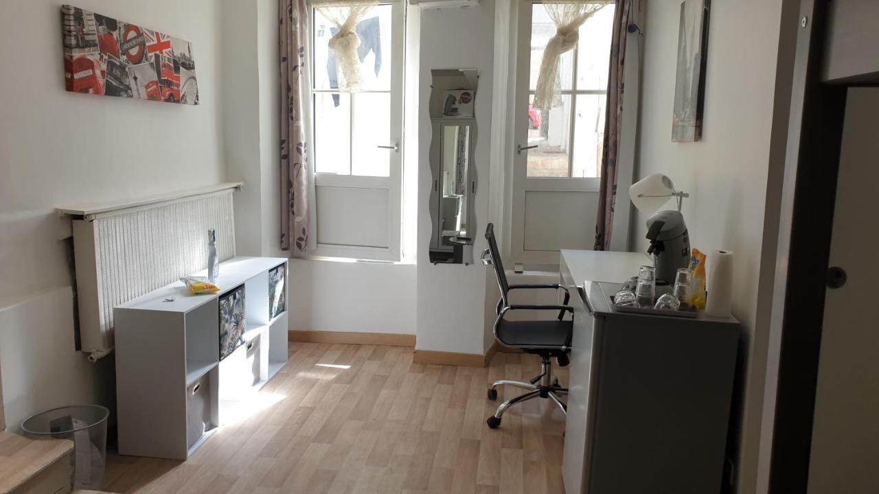 Chambres Poitiers Centre Ville - Salle De Bain, Refrigerateur, Tv Et Machine A Cafe Privatifs - Cuisine Commune - Terrasse - Hotel De Ville A 200M ภายนอก รูปภาพ
