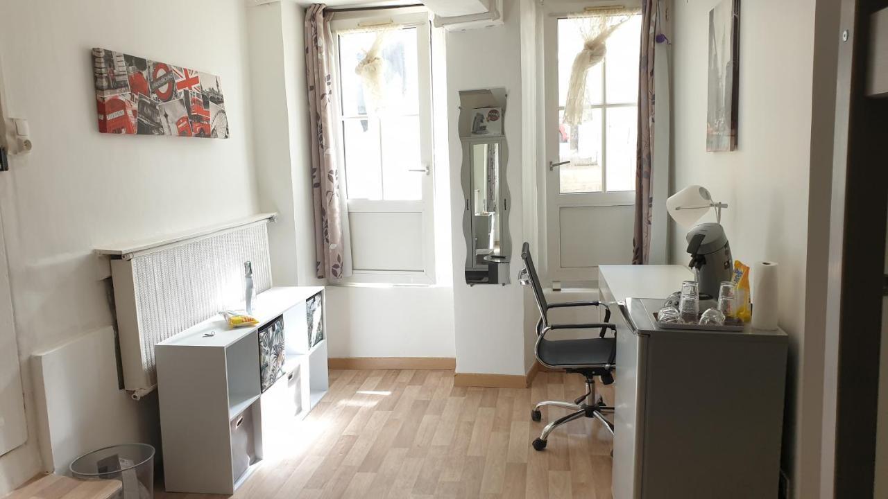 Chambres Poitiers Centre Ville - Salle De Bain, Refrigerateur, Tv Et Machine A Cafe Privatifs - Cuisine Commune - Terrasse - Hotel De Ville A 200M ภายนอก รูปภาพ