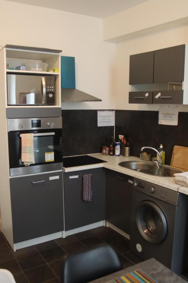 Chambres Poitiers Centre Ville - Salle De Bain, Refrigerateur, Tv Et Machine A Cafe Privatifs - Cuisine Commune - Terrasse - Hotel De Ville A 200M ภายนอก รูปภาพ