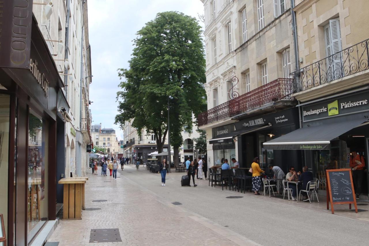 Chambres Poitiers Centre Ville - Salle De Bain, Refrigerateur, Tv Et Machine A Cafe Privatifs - Cuisine Commune - Terrasse - Hotel De Ville A 200M ภายนอก รูปภาพ