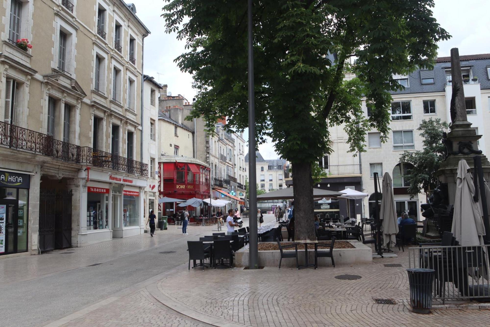 Chambres Poitiers Centre Ville - Salle De Bain, Refrigerateur, Tv Et Machine A Cafe Privatifs - Cuisine Commune - Terrasse - Hotel De Ville A 200M ภายนอก รูปภาพ