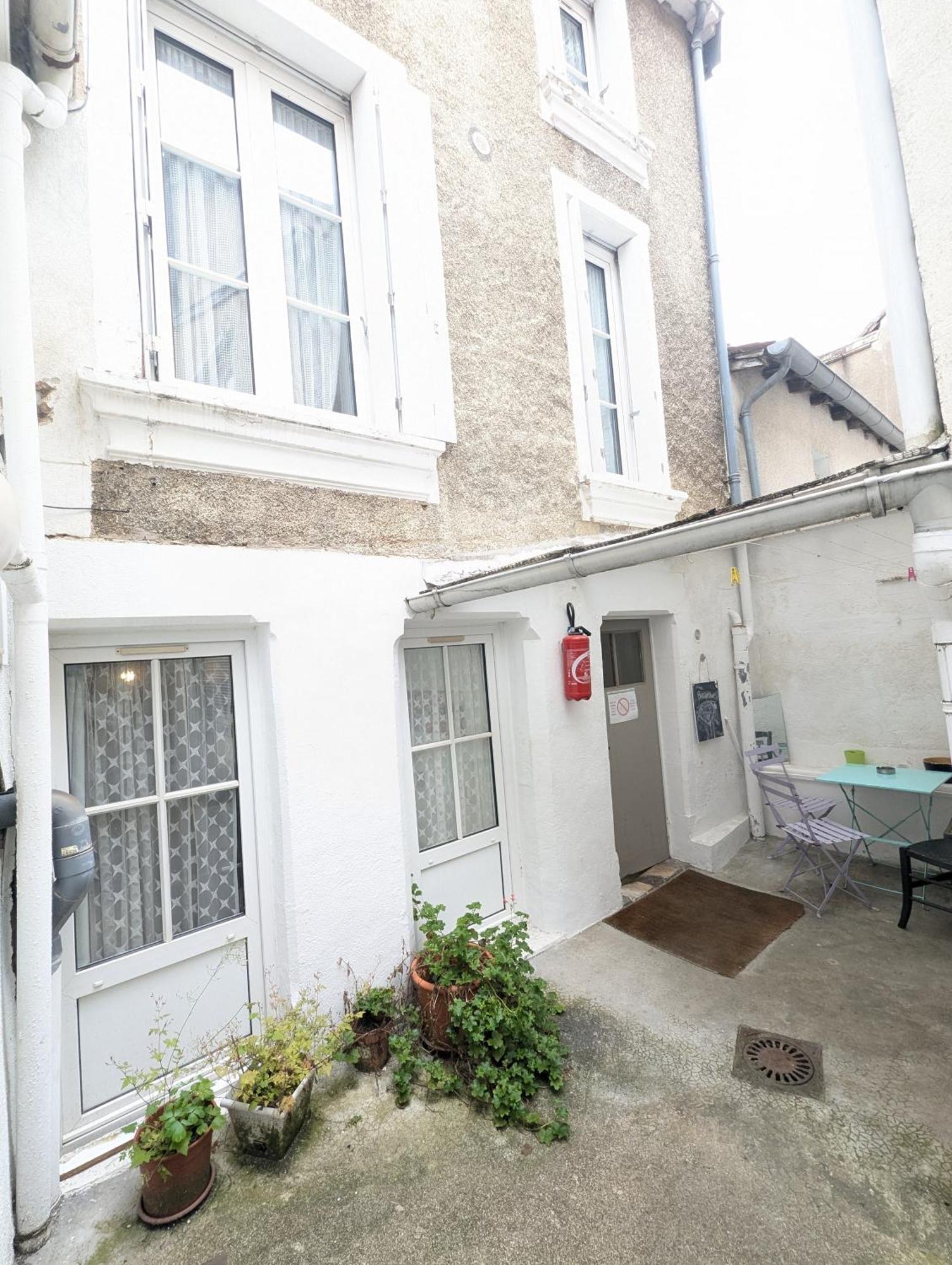 Chambres Poitiers Centre Ville - Salle De Bain, Refrigerateur, Tv Et Machine A Cafe Privatifs - Cuisine Commune - Terrasse - Hotel De Ville A 200M ภายนอก รูปภาพ