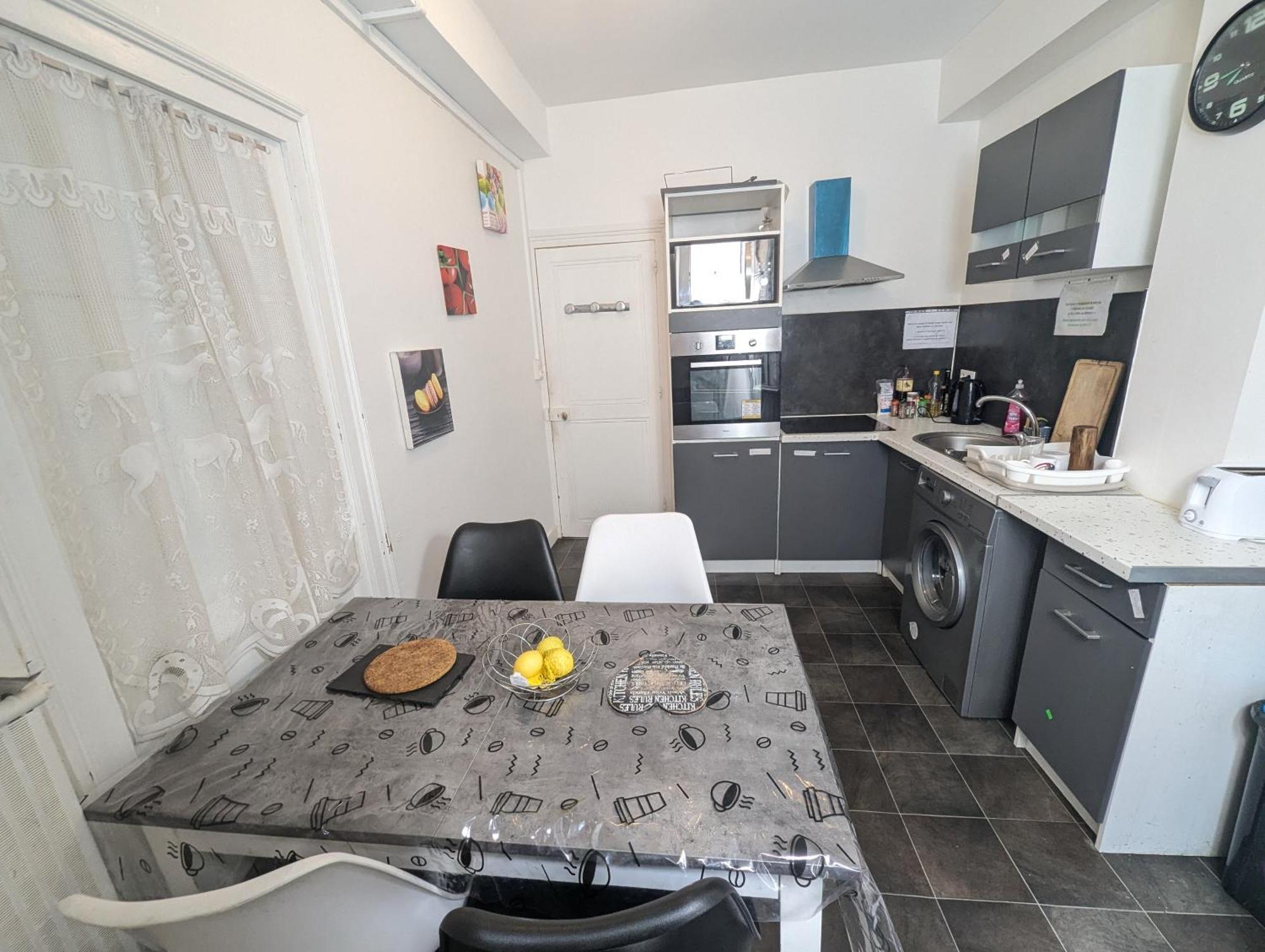 Chambres Poitiers Centre Ville - Salle De Bain, Refrigerateur, Tv Et Machine A Cafe Privatifs - Cuisine Commune - Terrasse - Hotel De Ville A 200M ภายนอก รูปภาพ