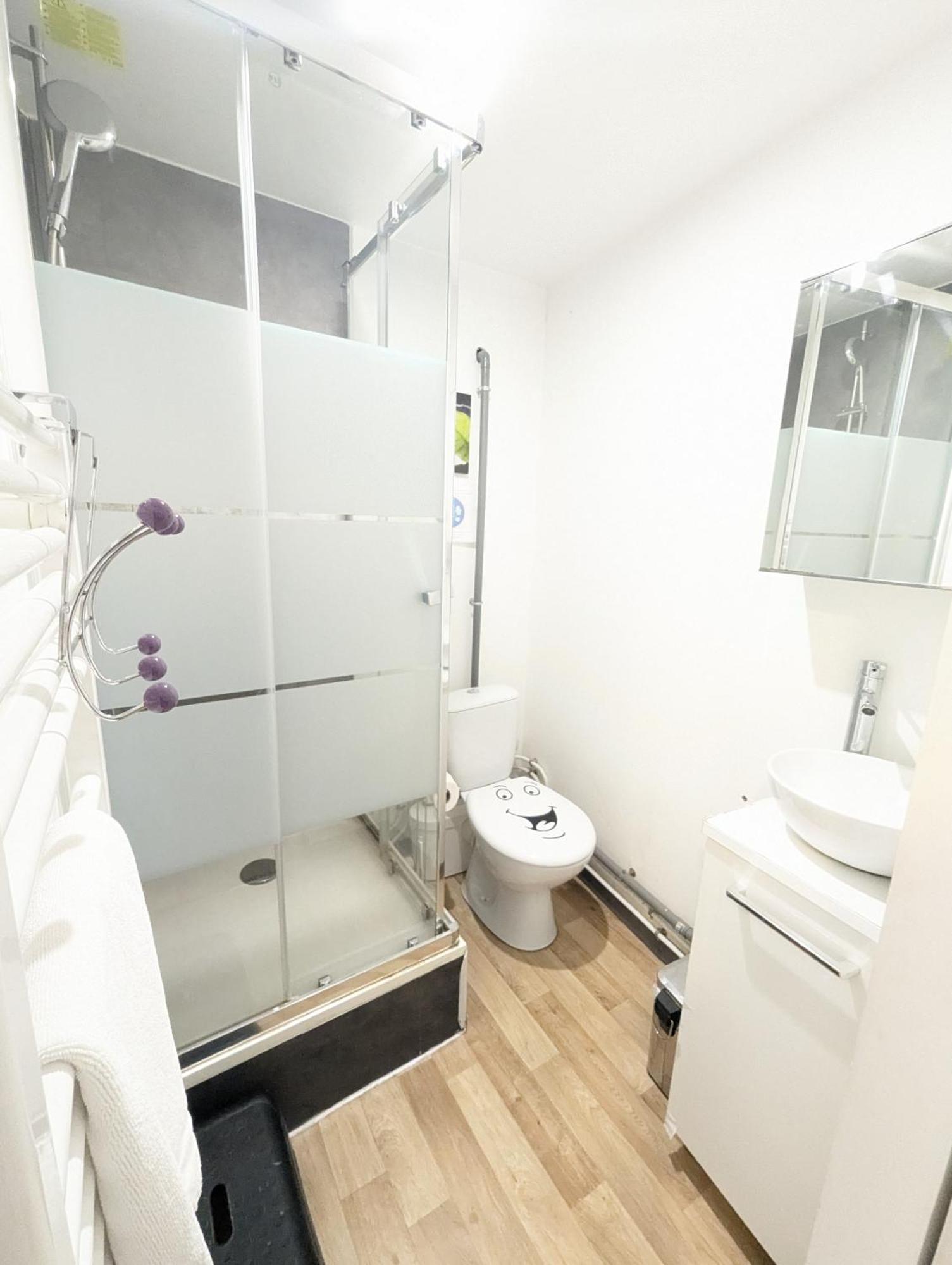Chambres Poitiers Centre Ville - Salle De Bain, Refrigerateur, Tv Et Machine A Cafe Privatifs - Cuisine Commune - Terrasse - Hotel De Ville A 200M ภายนอก รูปภาพ
