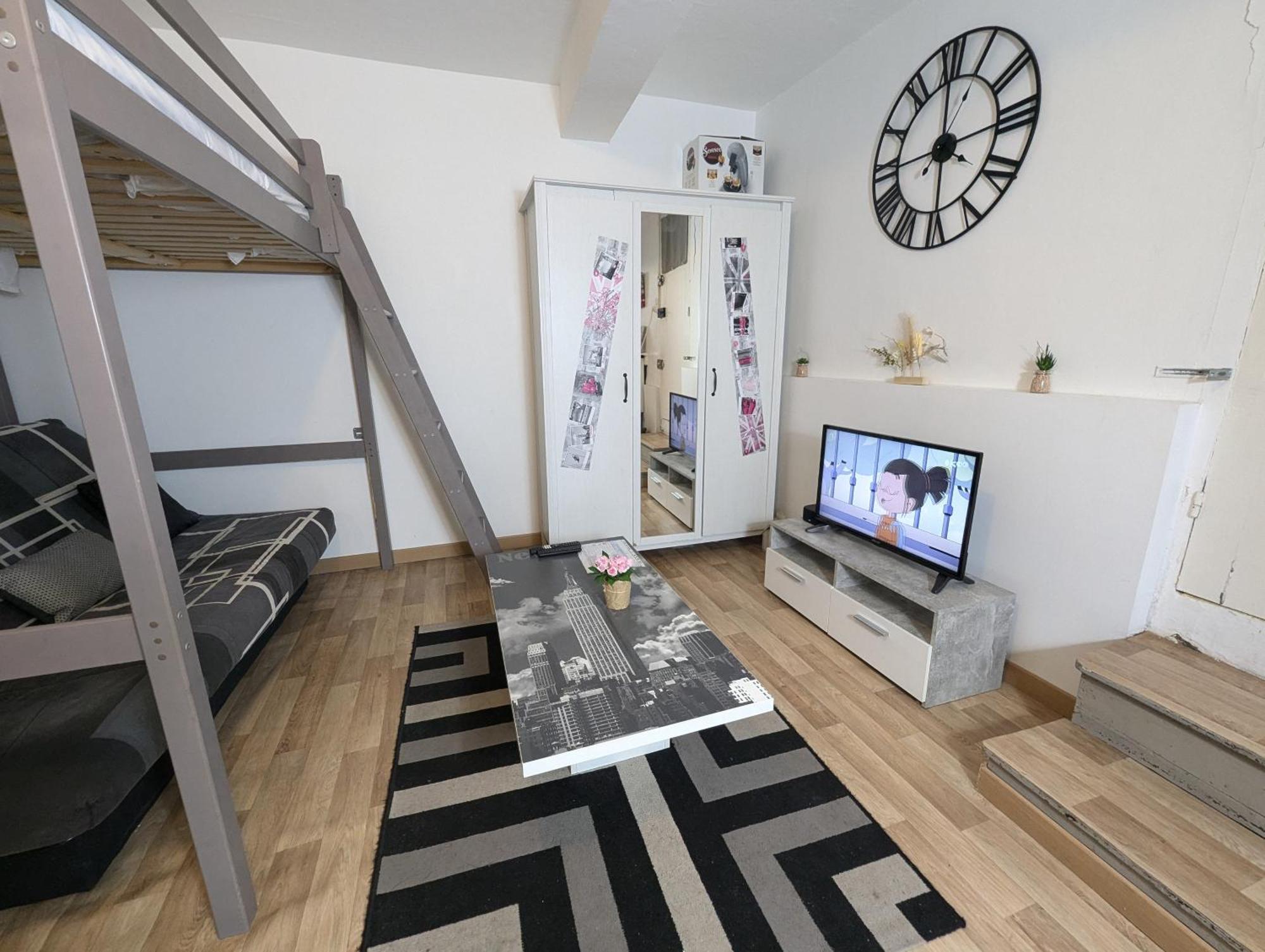 Chambres Poitiers Centre Ville - Salle De Bain, Refrigerateur, Tv Et Machine A Cafe Privatifs - Cuisine Commune - Terrasse - Hotel De Ville A 200M ภายนอก รูปภาพ