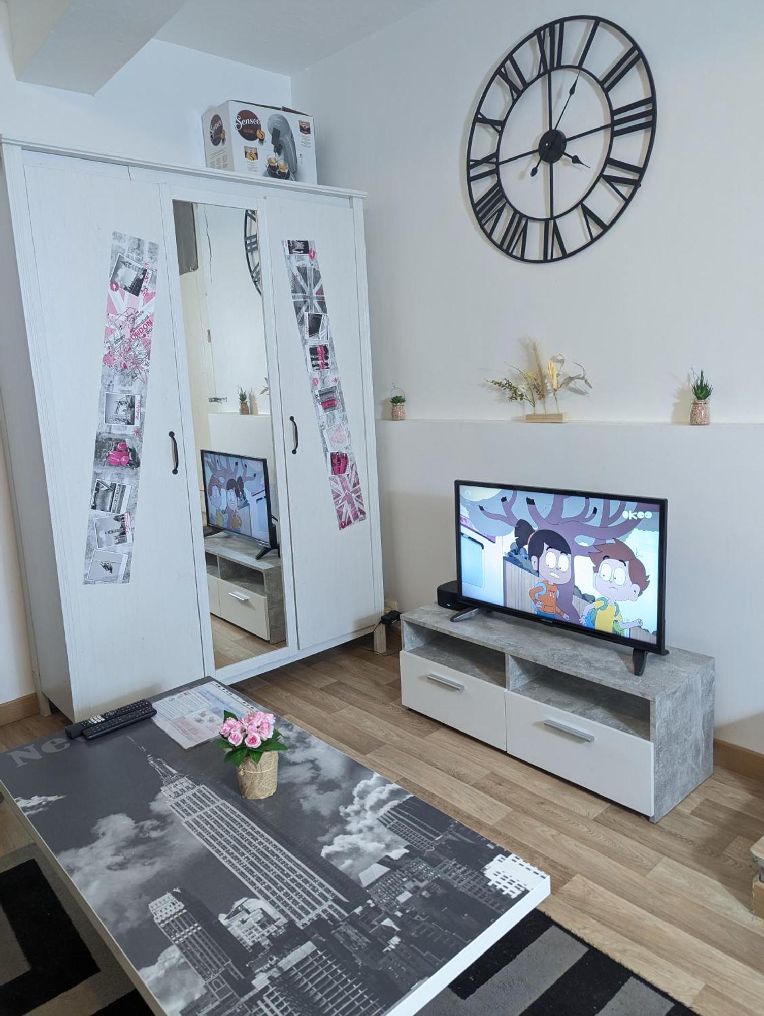 Chambres Poitiers Centre Ville - Salle De Bain, Refrigerateur, Tv Et Machine A Cafe Privatifs - Cuisine Commune - Terrasse - Hotel De Ville A 200M ภายนอก รูปภาพ