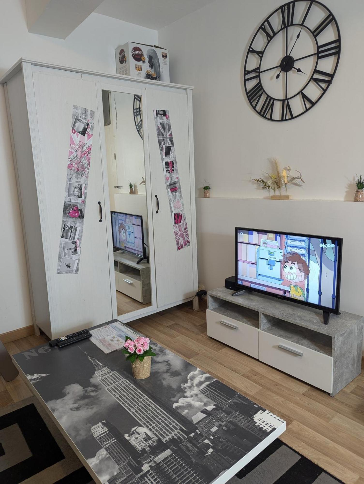 Chambres Poitiers Centre Ville - Salle De Bain, Refrigerateur, Tv Et Machine A Cafe Privatifs - Cuisine Commune - Terrasse - Hotel De Ville A 200M ภายนอก รูปภาพ