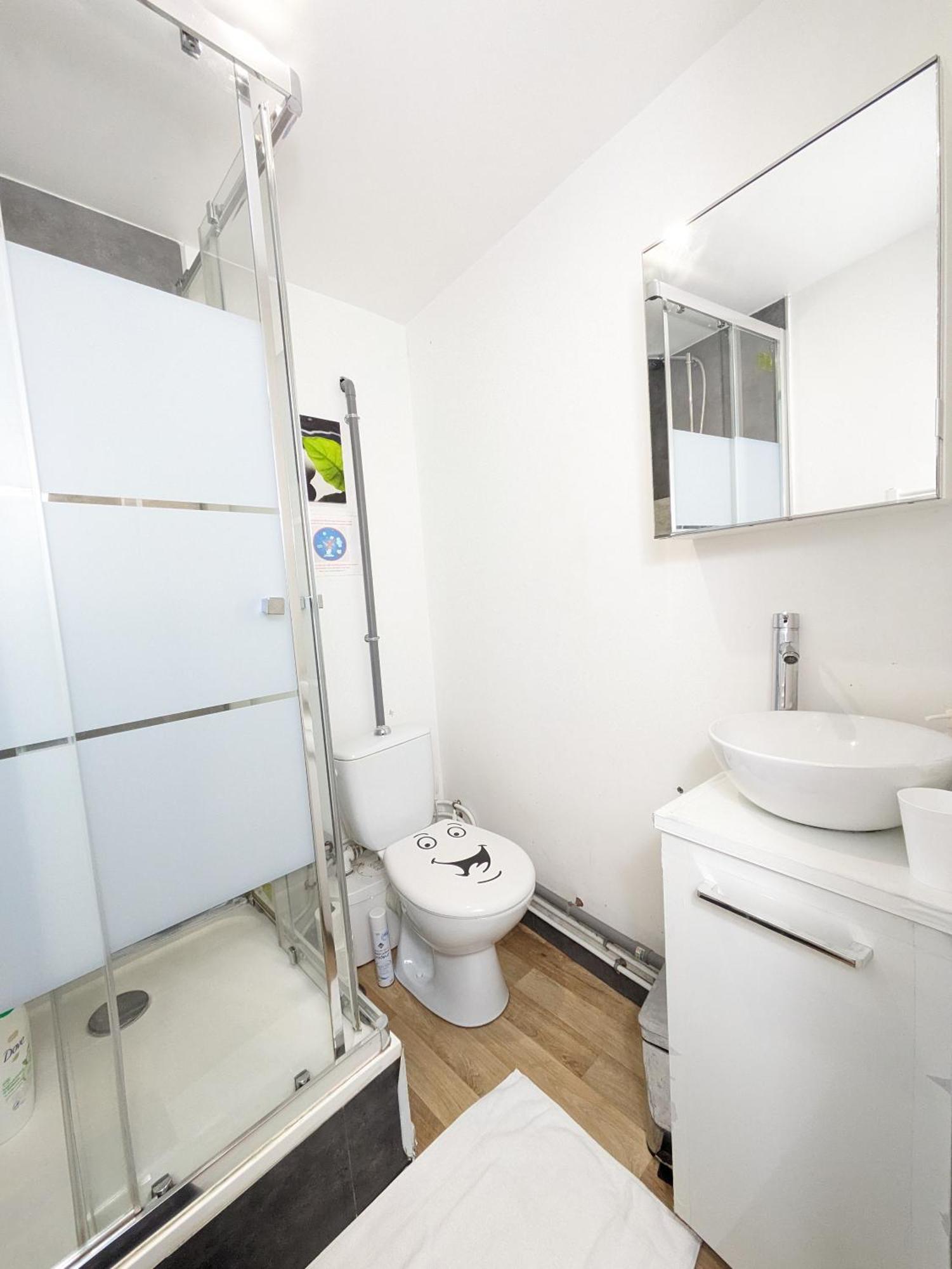 Chambres Poitiers Centre Ville - Salle De Bain, Refrigerateur, Tv Et Machine A Cafe Privatifs - Cuisine Commune - Terrasse - Hotel De Ville A 200M ภายนอก รูปภาพ