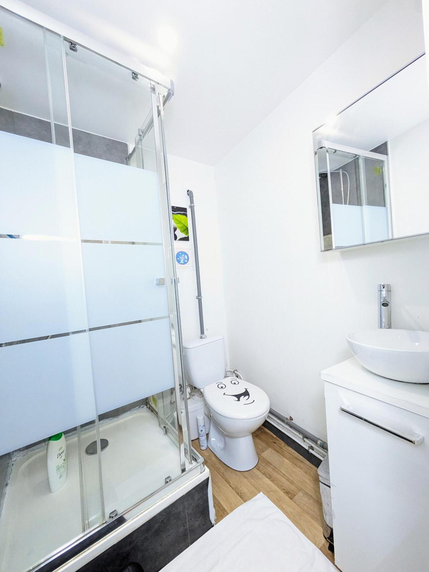 Chambres Poitiers Centre Ville - Salle De Bain, Refrigerateur, Tv Et Machine A Cafe Privatifs - Cuisine Commune - Terrasse - Hotel De Ville A 200M ภายนอก รูปภาพ