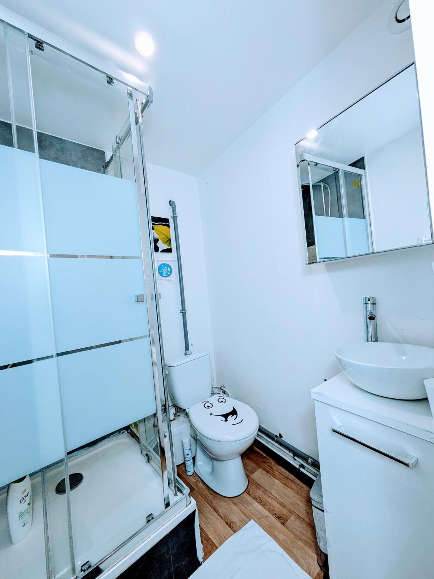 Chambres Poitiers Centre Ville - Salle De Bain, Refrigerateur, Tv Et Machine A Cafe Privatifs - Cuisine Commune - Terrasse - Hotel De Ville A 200M ภายนอก รูปภาพ